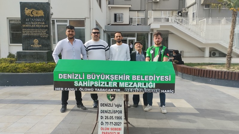 Denizlisporlu taraftarlardan tabutlu eylem