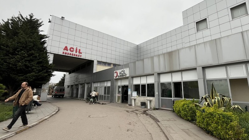 Gıda zehirlenmesine neden olduğu iddiasıyla işletmenin gözaltına alınan 2 ortağı tutuklandı