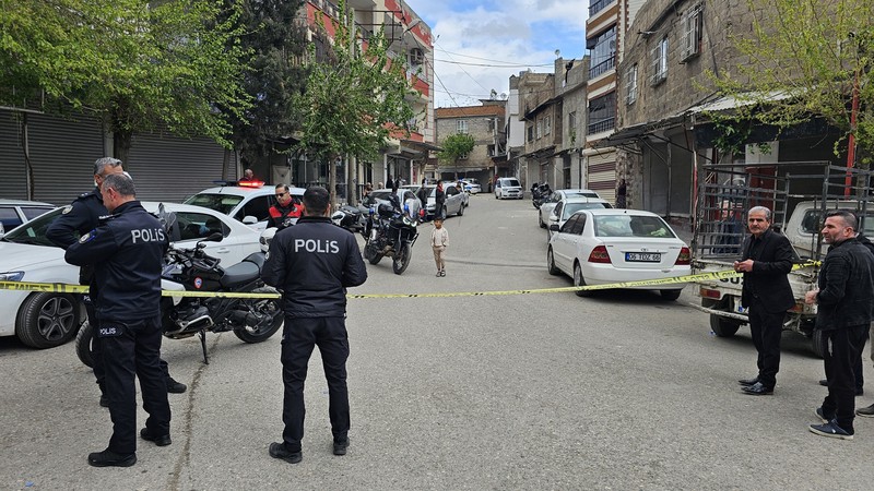 Karı-kocanın kavgasına aileler de dahil olunca ortalık savaş alanına döndü: Yaralılar var