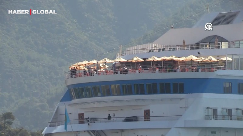 Marmaris'e sezonun ilk kruvaziyeri Rus turistlerle geldi