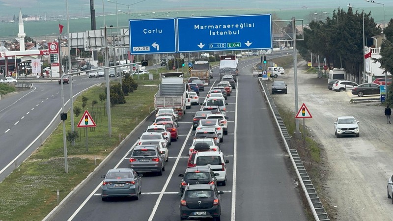 Tekirdağ-İstanbul karayolunda araç yoğunluğu