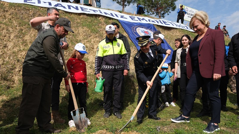Adana'da Polis Haftası kapsamında fidan dikimi