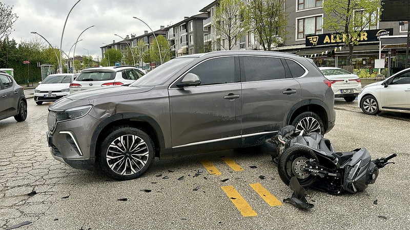 Motosikletle cip çarpıştı!