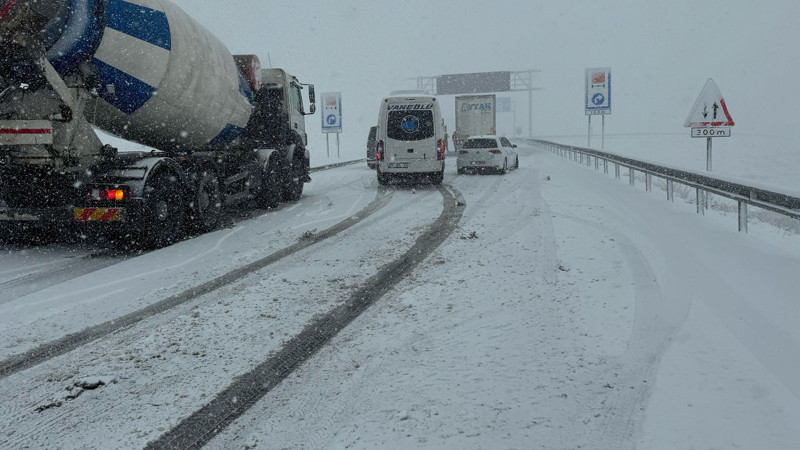 Hakkari'de olumsuz hava koşulları nedeniyle eğitime bugün ara verildi