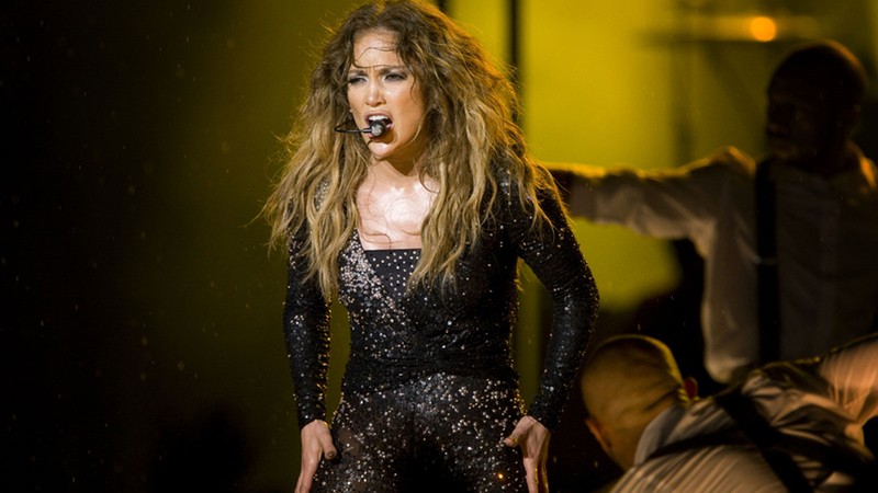 Jennifer Lopez 1 ay rötarlı geliyor