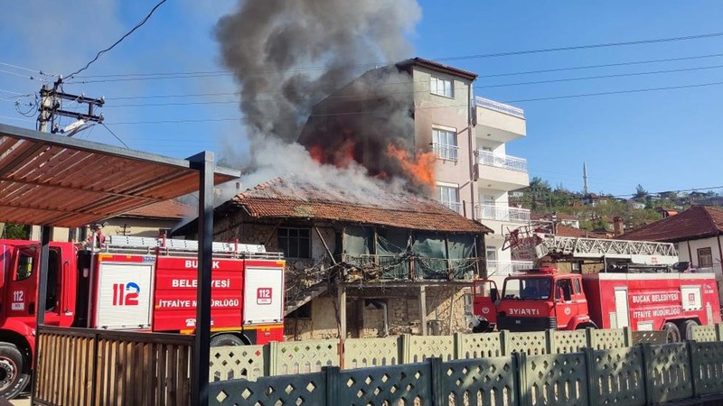 Burdur'da ev yangını! 80 yaşındaki kadın hastaneye kaldırıldı