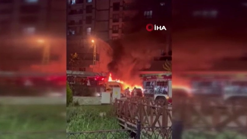 Tuzla'da yangın paniği: 5 araç ve bir karavan alev alev yandı