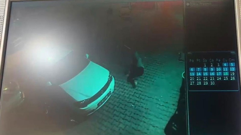 Esenyurt'ta genç kız 4'üncü kattan düştü