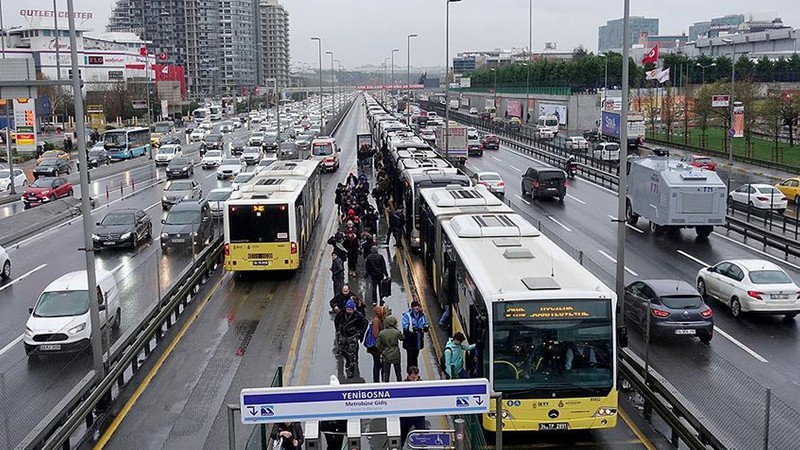 23 Nisan 2025 Çarşamba günü metrobüs ücretsiz mi?