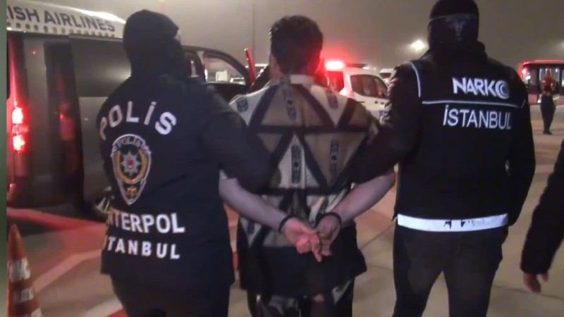 Bakan Yerlikaya duyurdu: Kırmızı bültenle aranan 3 kişi, yurt dışında yakalandı