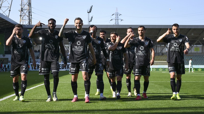 Kocaelispor'dan 3 imza birden
