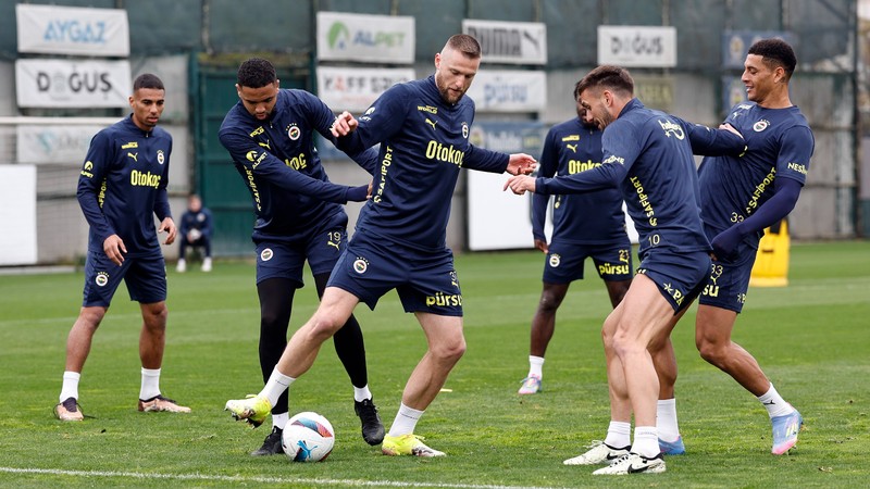 Fenerbahçe hazırlıklarını sürdürdü
