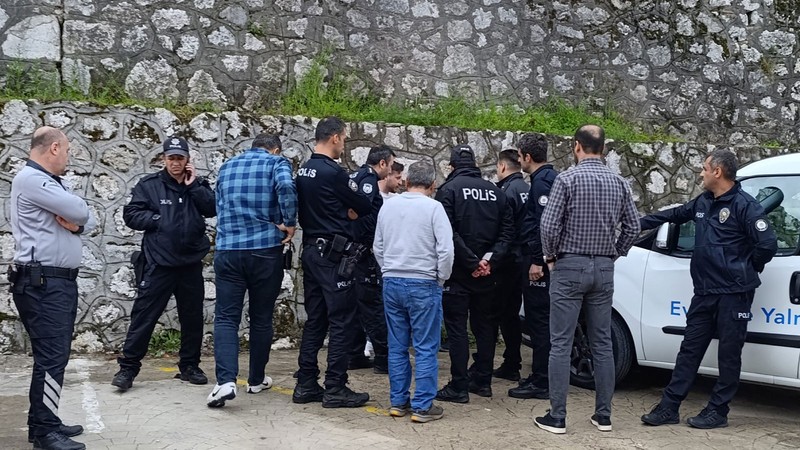 Amasya'da pes dedirten olay: Eşiyle barışmak isteyen şahıs kendini karnından bıçakladı