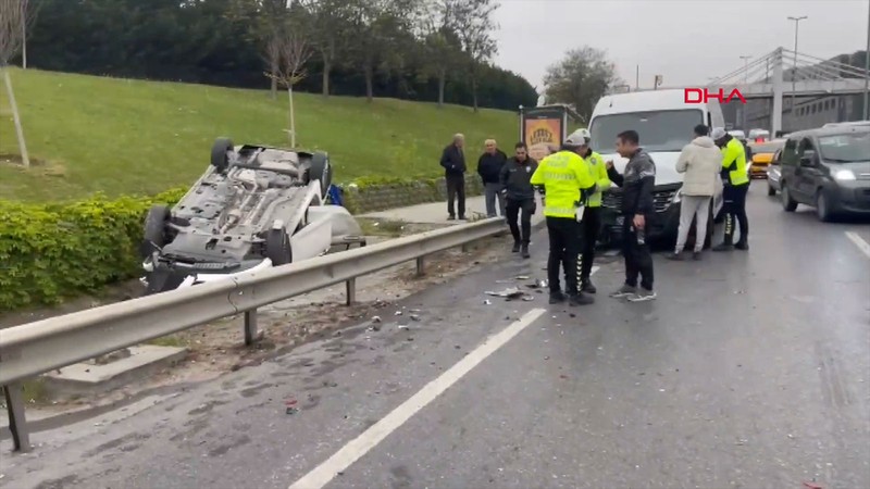 Bakırköy'de zincirleme trafik kazası; yaralılar var