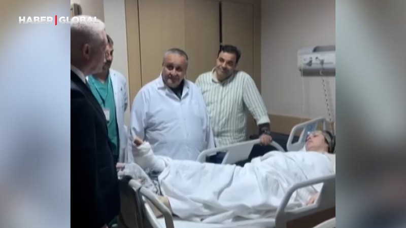 Deprem yaralılarının tedavisi devam ediyor