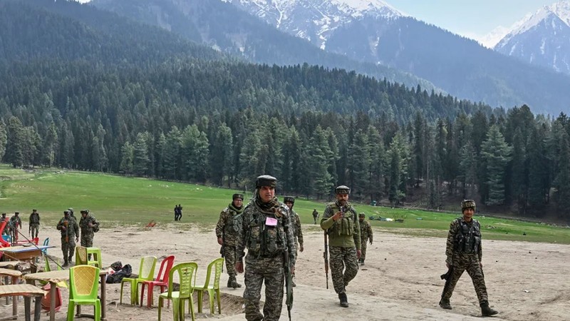 Savaşın fitili ateşlendi: Hindistan-Pakistan sınırında çatışma çıktı!