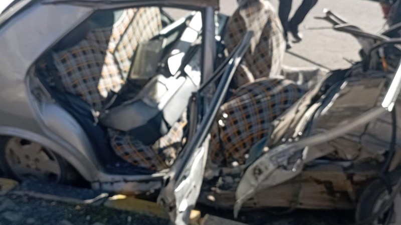 Zırhlı araç ile otomobil çarpıştı; 2'si polis 6 yaralı