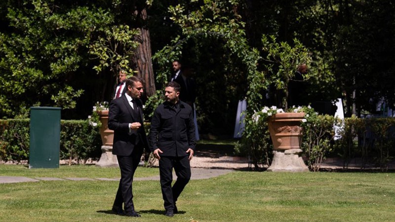 Macron ve Zelenski, Ukrayna'da ateşkesi görüştü