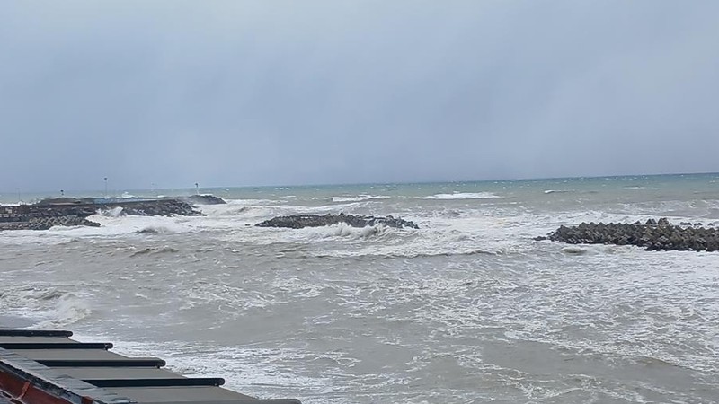 Meteoroloji'den kuvvetli fırtına uyarısı: Baca zehirlenmesi, ağaç devrilmesi, çatı uçması...
