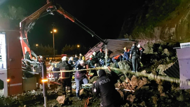 Samsun'da heyelan: Baba ve iki çocuğu yaşamını yitirdi