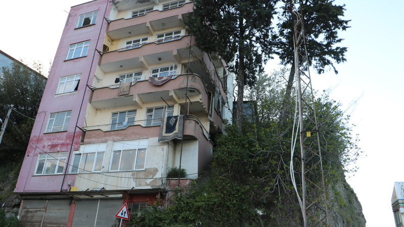 Facianın yaşandığı yerde ikinci heyelan! 5 katlı bina tahliye edildi