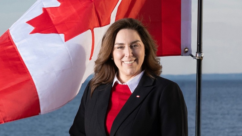 Şima Açan Kanada'nın ilk Türk milletvekili oldu