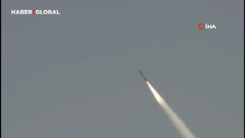 Pakistan'dan balistik füze denemesiyle gözdağı