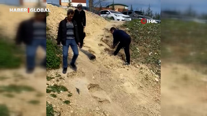 Yola tepki videosu çekerken biri daha düştü