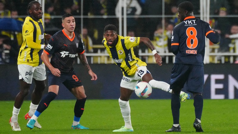 Başakşehir Fenerbahçe maçı muhtemel 11'leri!