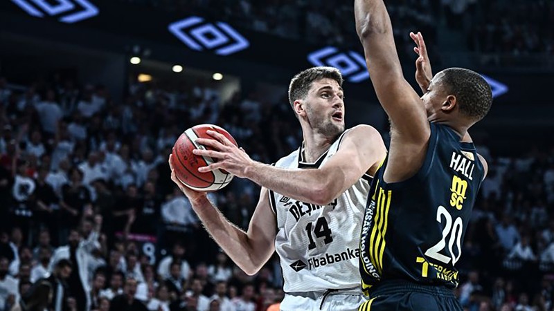 Derbide Beşiktaş, Fenerbahçe'yi mağlup etti