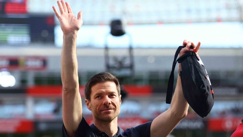 Xabi Alonso, Leverkusen tribünlerine veda etti