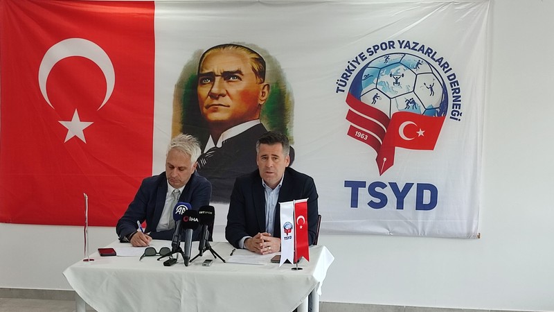Gençlerbirliği Teknik Direktörü: "Bizim yerimiz Süper Lig’dir, bunu başardığımız için çok mutluyuz"