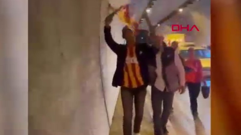 Kutlamalarda döner bıçağıyla dehşet saçan 2 Galatasaray taraftarı serbest bırakıldı