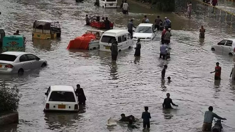 Pakistan’da şiddetli fırtına: Çok sayıda kişi hayatını kaybetti