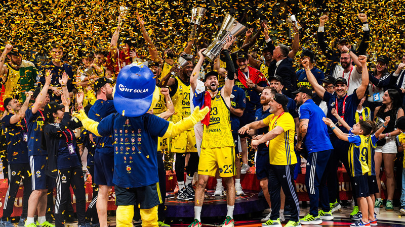 Fenerbahçe Beko kupasına kavuştu