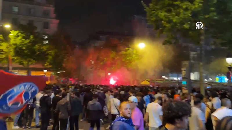 Paris sokaklarında PSG coşkusu