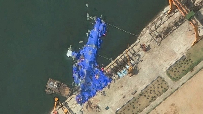Kuzey Kore'nin büyük utancı: 'Balonlarla' kurtarmaya çalışıyor!