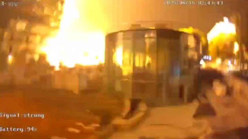 İran'ın ateşlediği füzelerden biri Tel Aviv'in güneyini vurdu