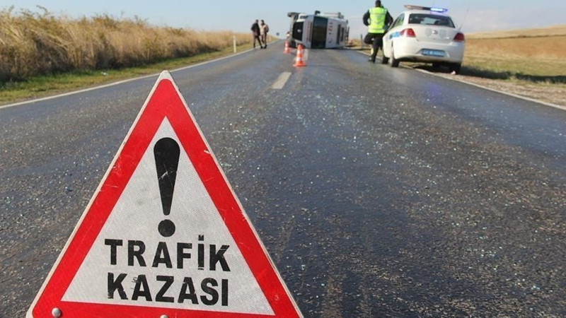 Otomobil ile motosikletin çarpıştığı kazada 1 ölü
