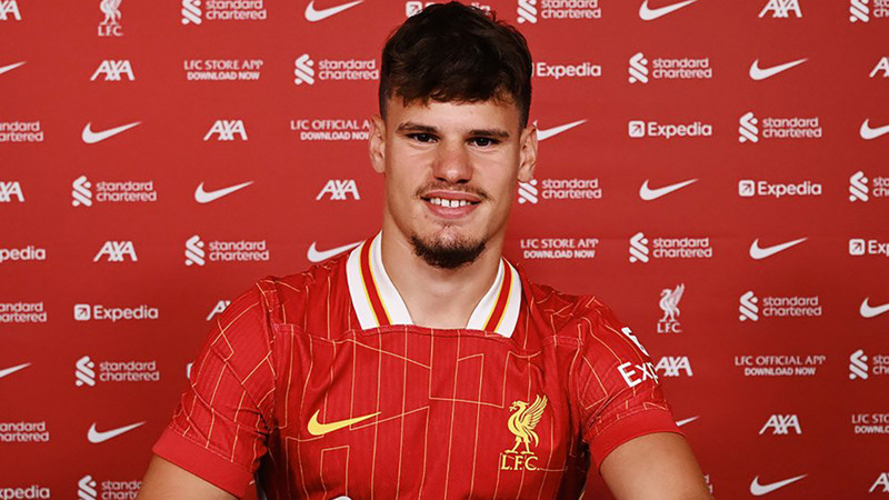 Liverpool'a Macar sol bek