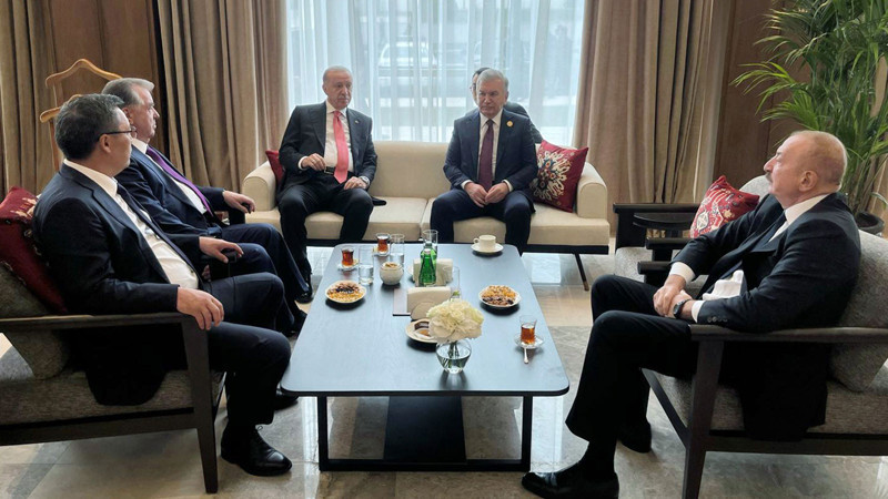 Cumhurbaşkanı Erdoğan, Azerbaycan'da liderlerle bir araya geldi
