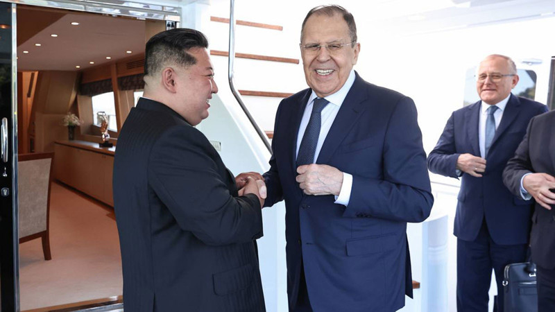 Kuzey Kore lideri Kim, Rusya Dışişleri Bakanı Lavrov’u ağırladı
