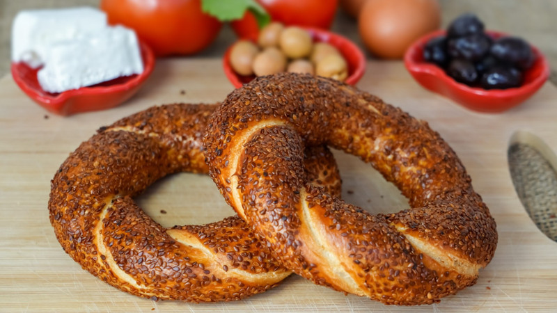 Tadına bakan bir daha yemek için kapınızda yatacak! İşte ev yapımı çıtır çıtır simit tarifi