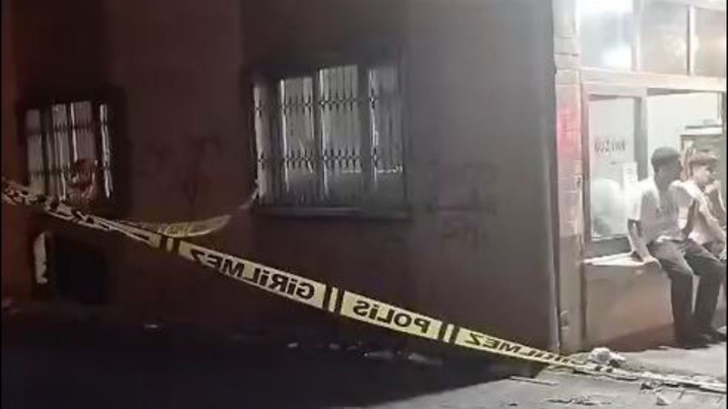 Adana'da bir vatandaş sokakta darbedilip bıçaklandı 