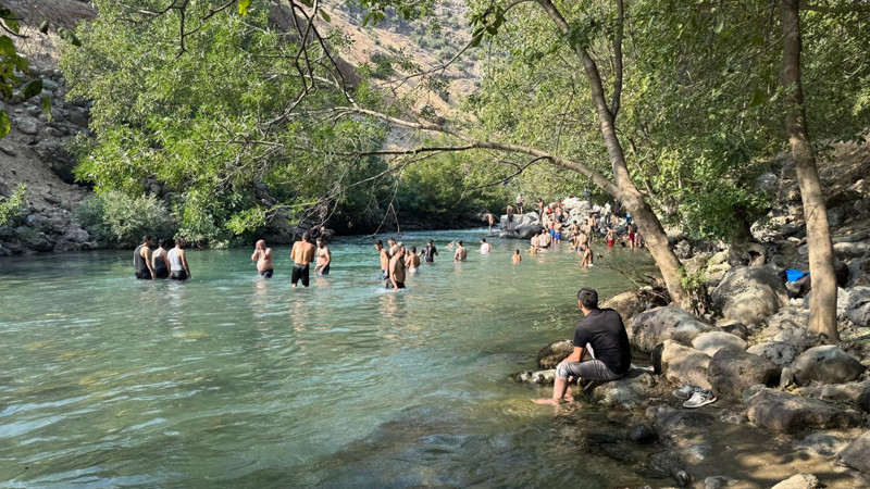 Hakkari'de sıcaktan bunalanların gözdesi Avaşin Deresi