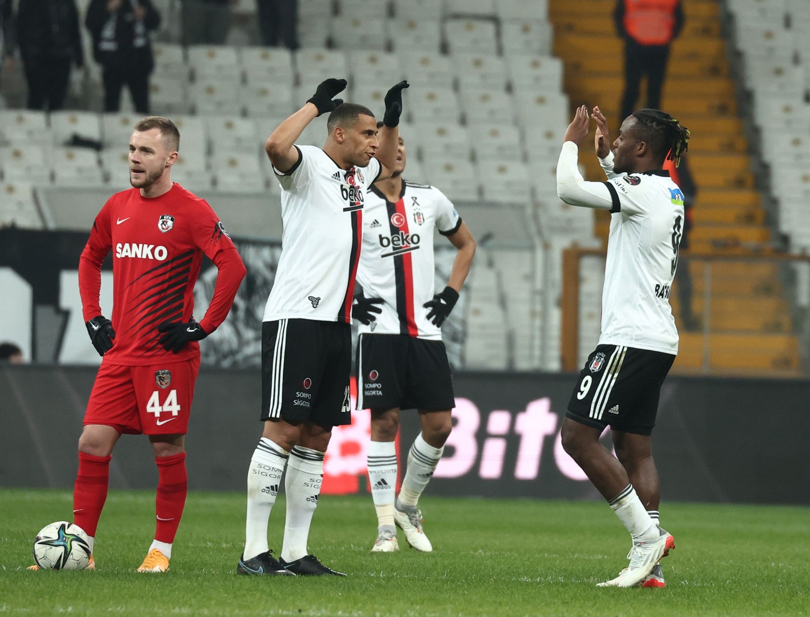 Beşiktaş JK on X: Evimizde 3 puan bizim. 💪 Beşiktaş 2-0 Gaziantep FK 🦅