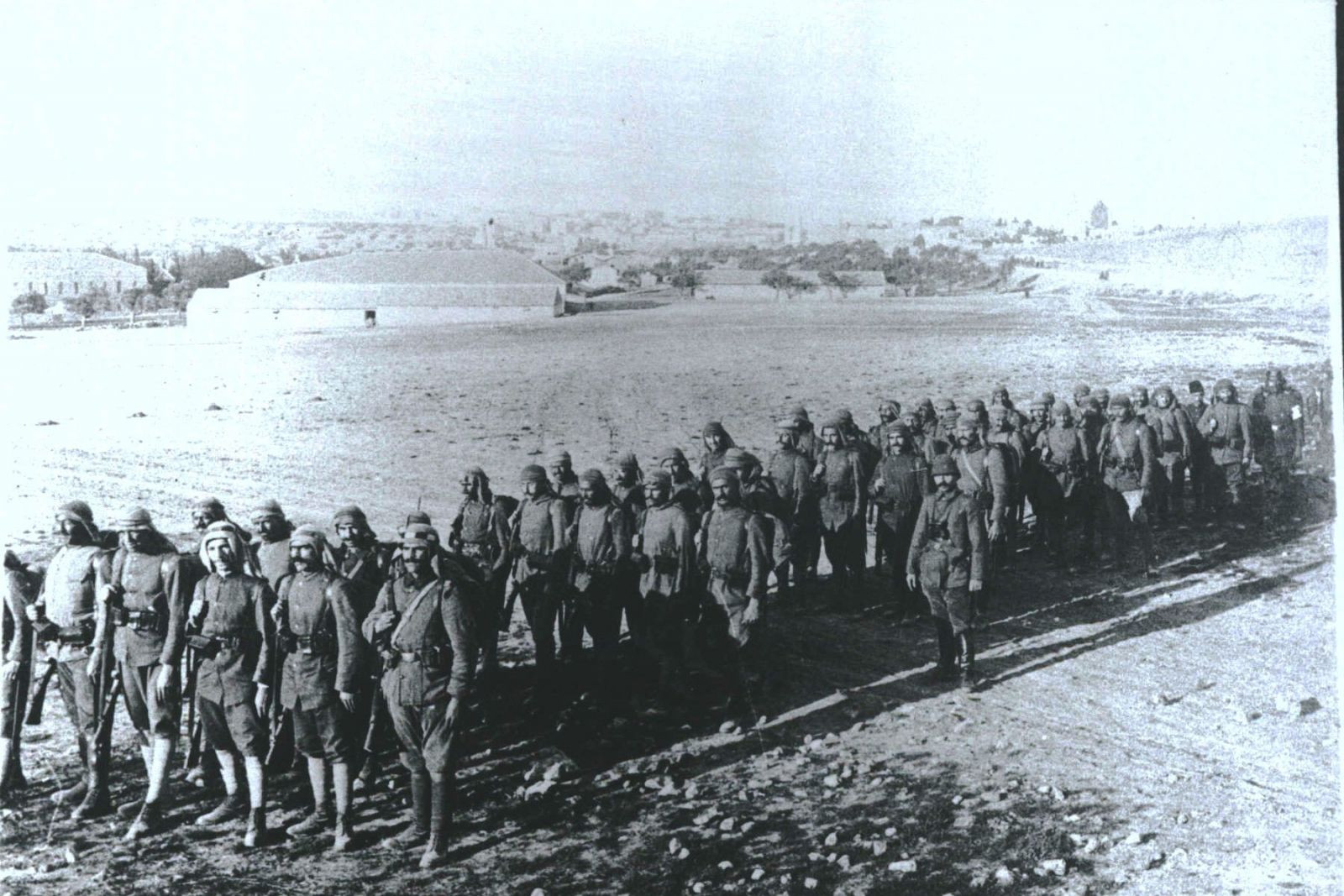 Çanakkale Zaferi'nin 107. yıl dönümünde tarihi fotoğraflar savaş ruhunu yansıtıyor 20 Çanakkale Zaferi'nin 107. yıl dönümü! Tarihi fotoğraflar - Resim: 21