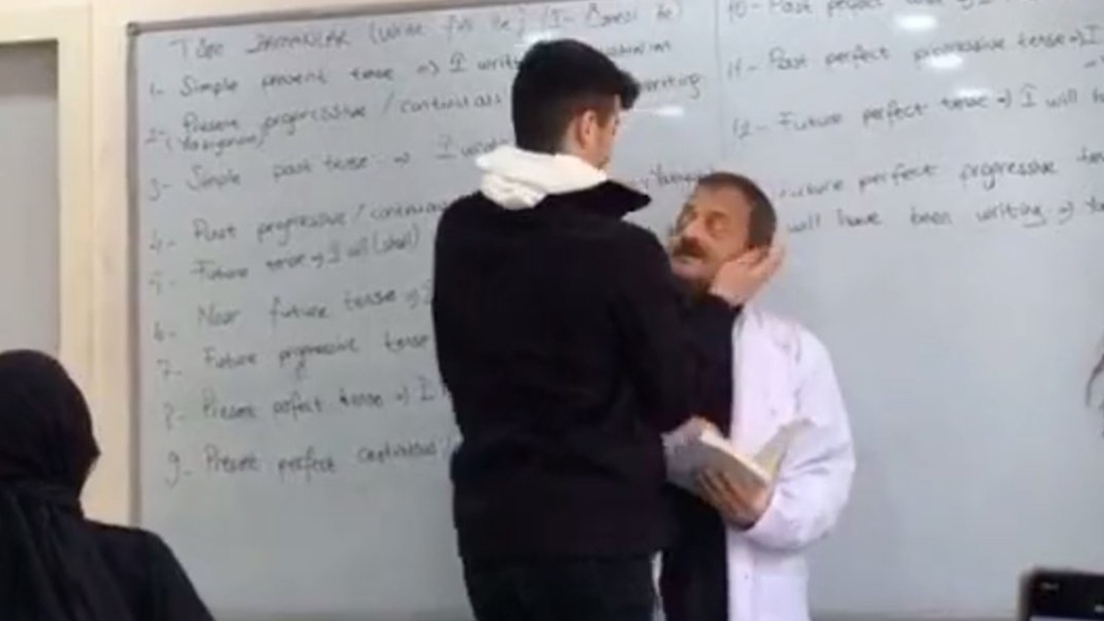 Ankara’da ders anlatan öğretmene saygısız davranış için soruşturma başlatıldı