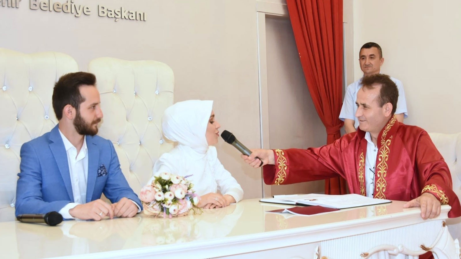 Nikah memuru hayatı boyunca unutamayacağı nikahı kıydı 1 Nikah memuru hayatı boyunca unutamayacağı nikahı kıydı