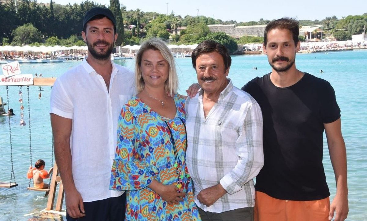 Selami Şahin ile ilgili şoke eden iddia! Yoldan geçen kadınları ofisine davet ediyor! - Resim: 8
